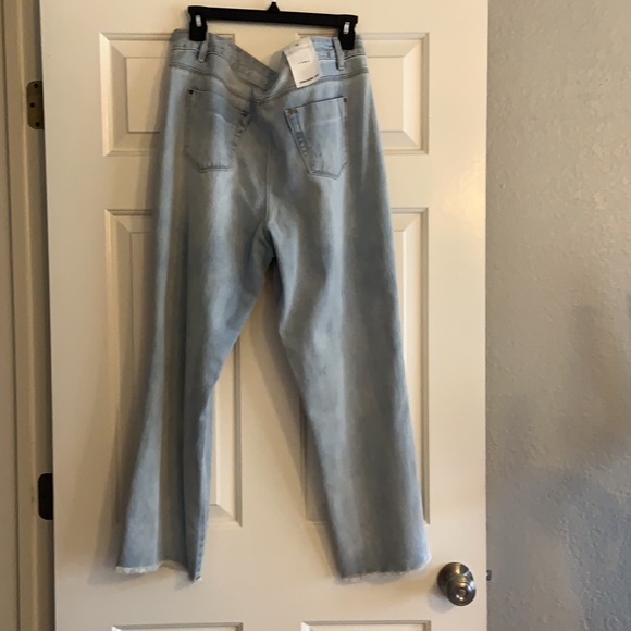 A Love A ankle jeans Red strip down the side frayed bottom - Picture 2 of 2